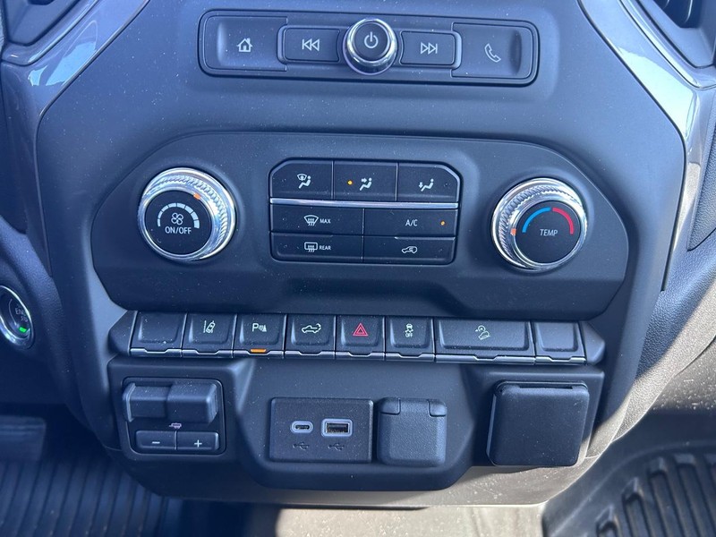 GMC Sierra 2500HD Vehicle Full-screen Gallery Image 12