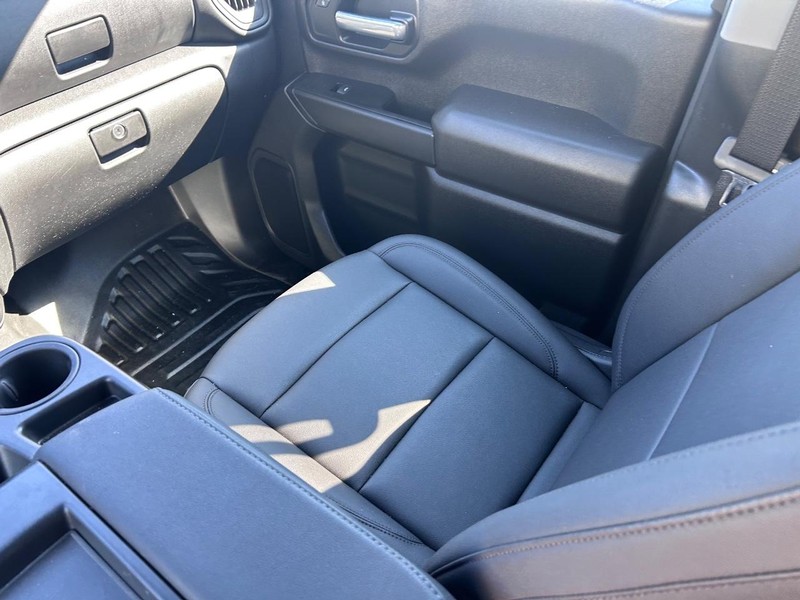 GMC Sierra 2500HD Vehicle Full-screen Gallery Image 13