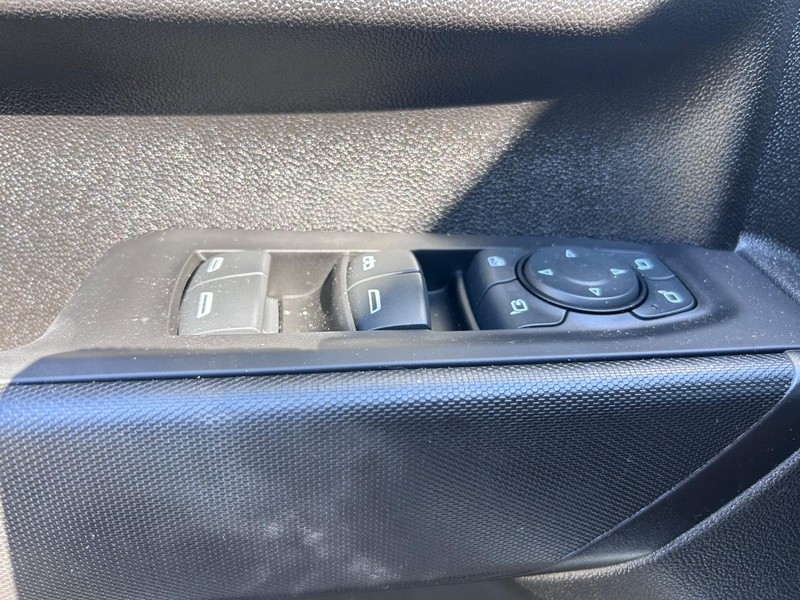 GMC Sierra 2500HD Vehicle Full-screen Gallery Image 14