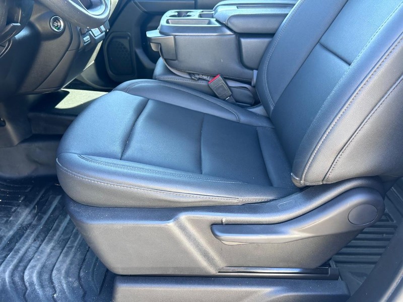 GMC Sierra 2500HD Vehicle Full-screen Gallery Image 15