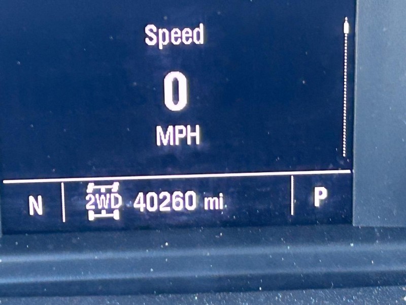 GMC Sierra 2500HD Vehicle Full-screen Gallery Image 16