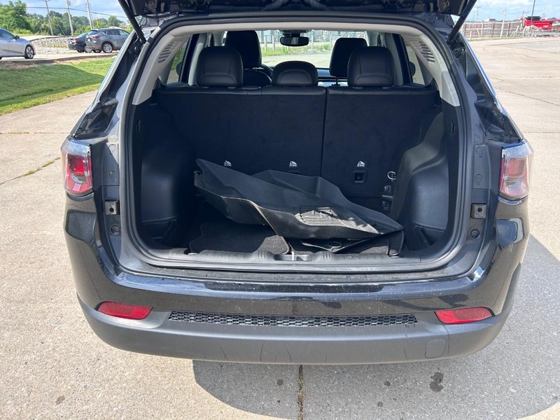 Jeep Compass Vehicle Full-screen Gallery Image 5