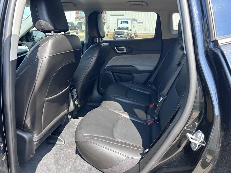 Jeep Compass Vehicle Full-screen Gallery Image 7