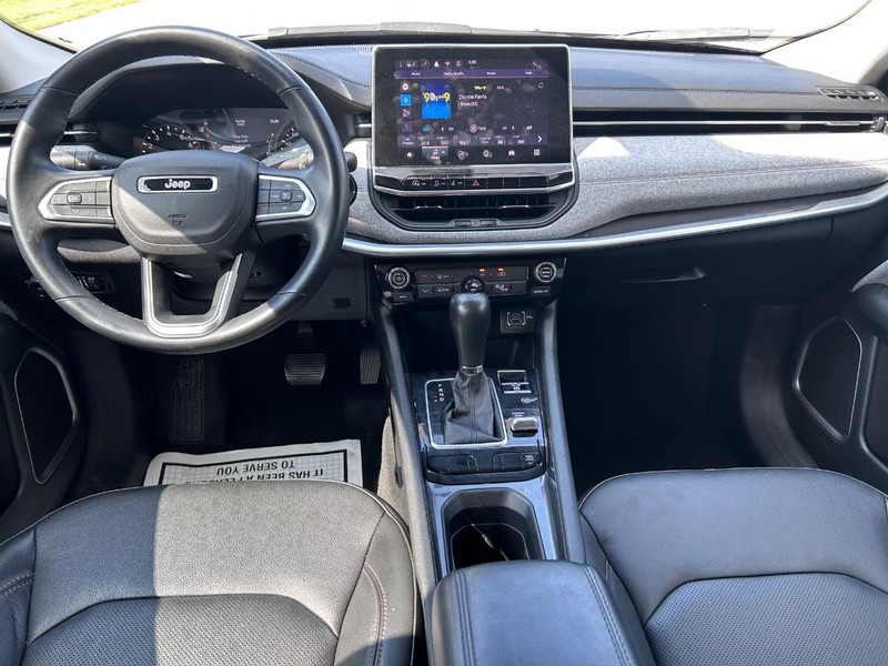 Jeep Compass Vehicle Full-screen Gallery Image 8