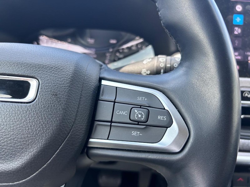 Jeep Compass Vehicle Full-screen Gallery Image 11