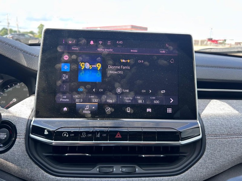 Jeep Compass Vehicle Full-screen Gallery Image 12