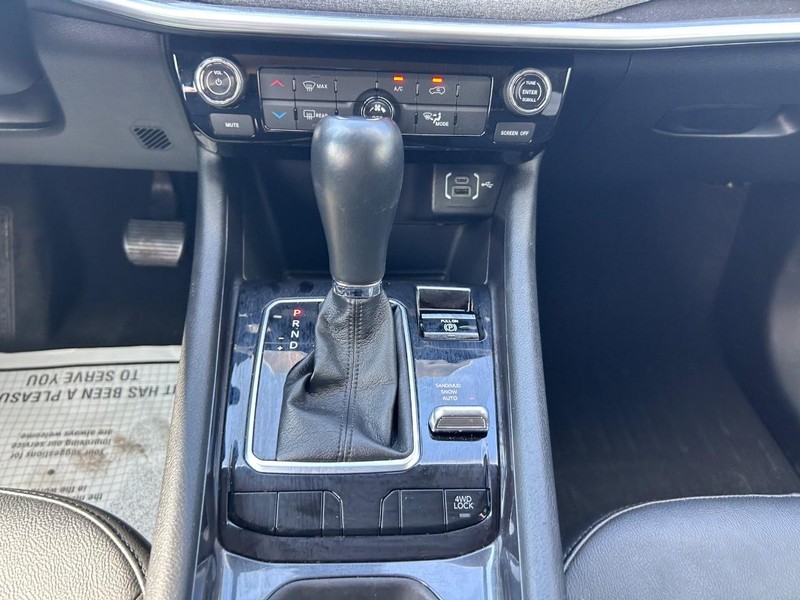 Jeep Compass Vehicle Full-screen Gallery Image 14