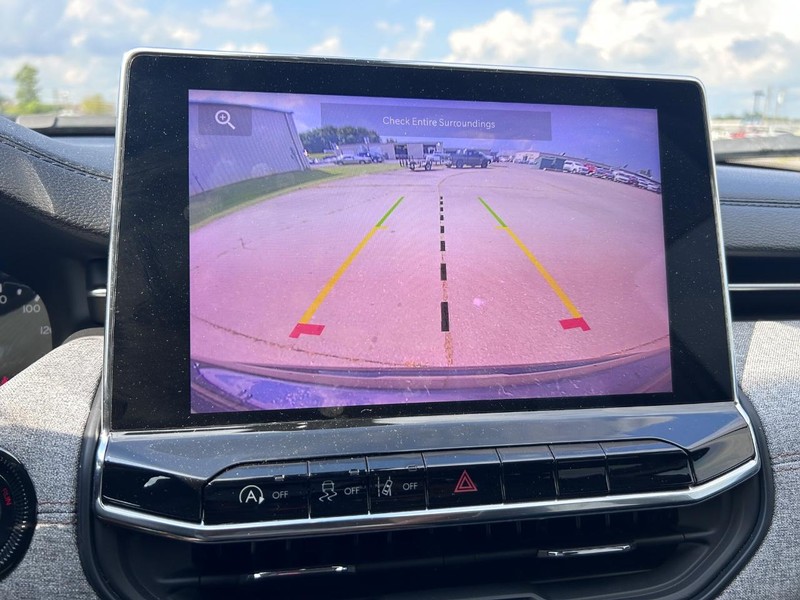 Jeep Compass Vehicle Full-screen Gallery Image 19
