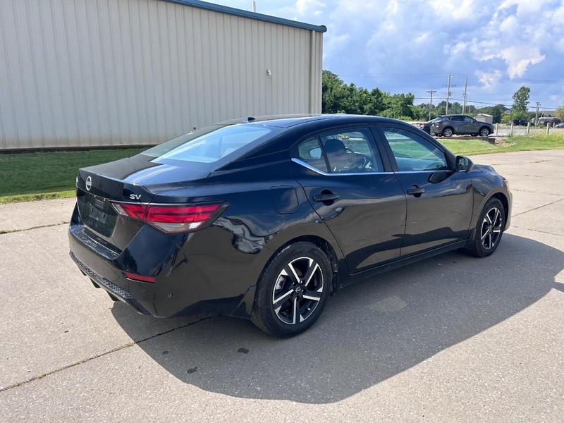 Nissan Sentra Vehicle Full-screen Gallery Image 3