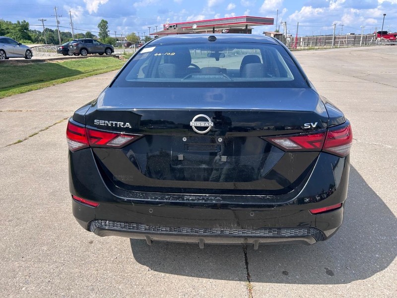 Nissan Sentra Vehicle Full-screen Gallery Image 4