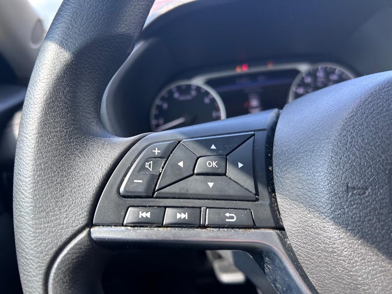 Nissan Sentra Vehicle Full-screen Gallery Image 10