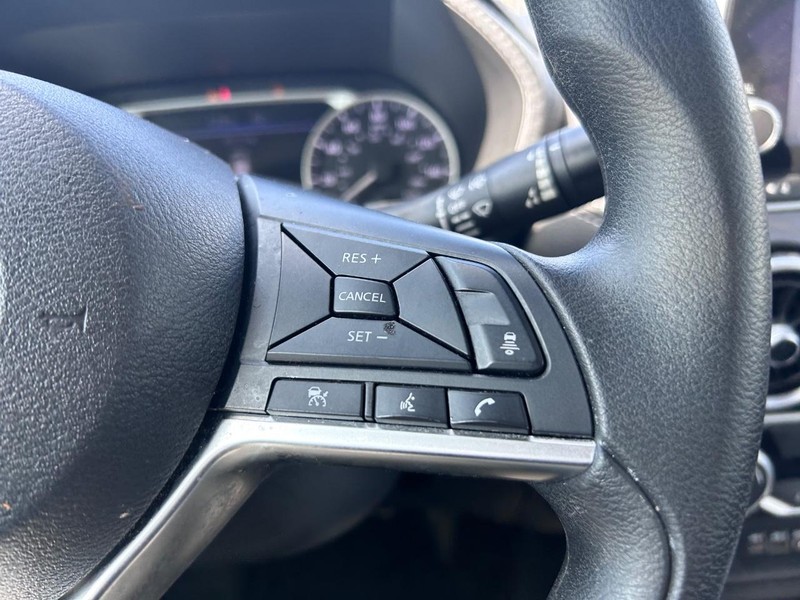 Nissan Sentra Vehicle Full-screen Gallery Image 11