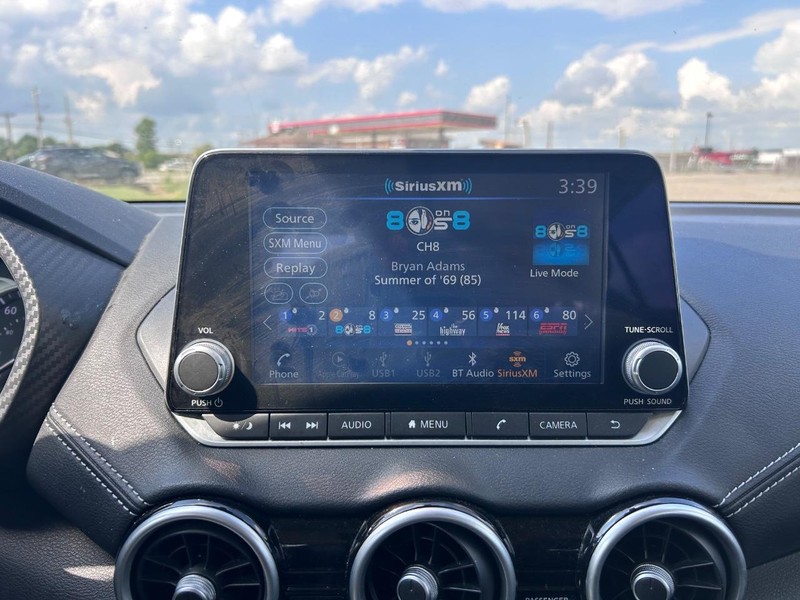 Nissan Sentra Vehicle Full-screen Gallery Image 12