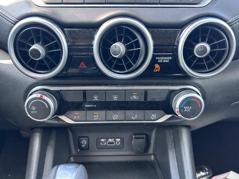 Nissan Sentra Vehicle Full-screen Gallery Image 13