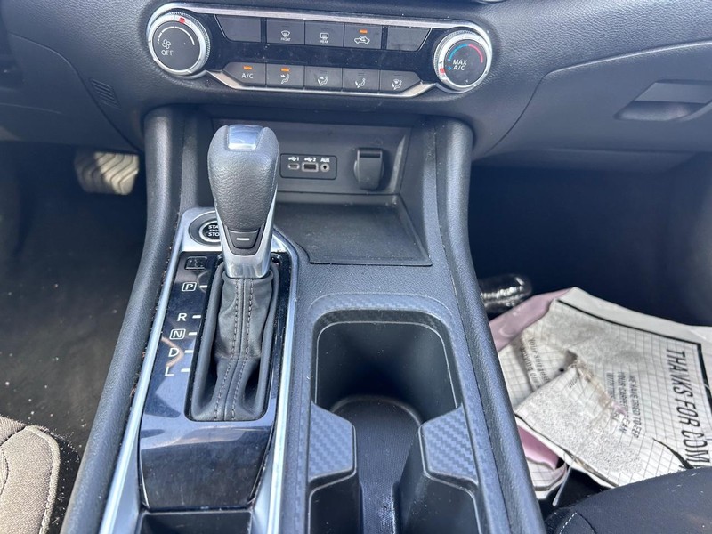 Nissan Sentra Vehicle Full-screen Gallery Image 14