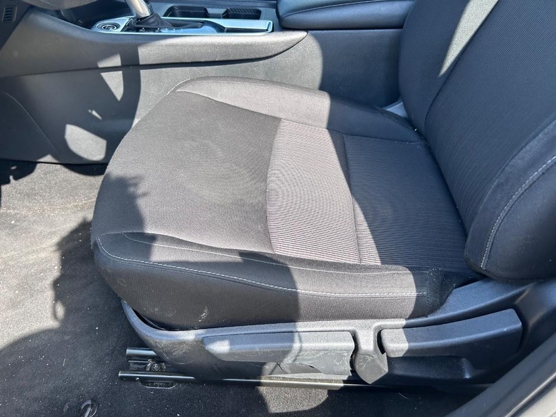 Nissan Sentra Vehicle Full-screen Gallery Image 17