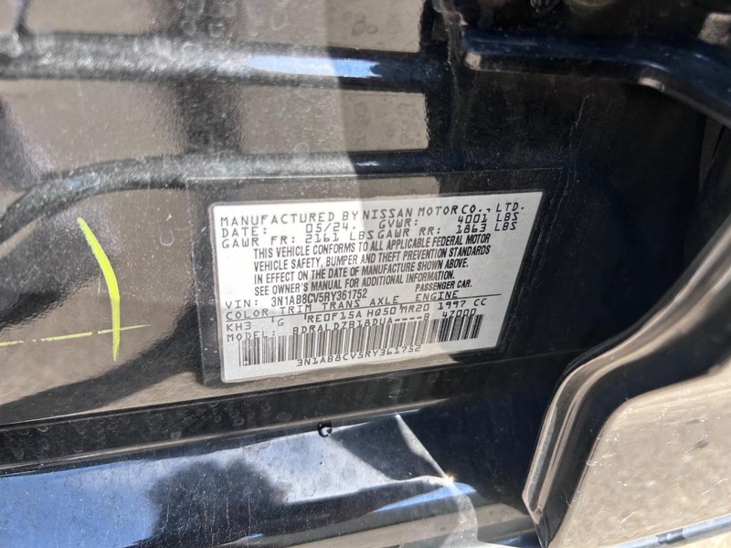 Nissan Sentra Vehicle Full-screen Gallery Image 18