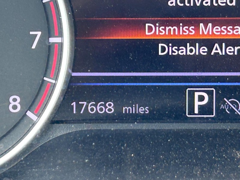 Nissan Sentra Vehicle Full-screen Gallery Image 19