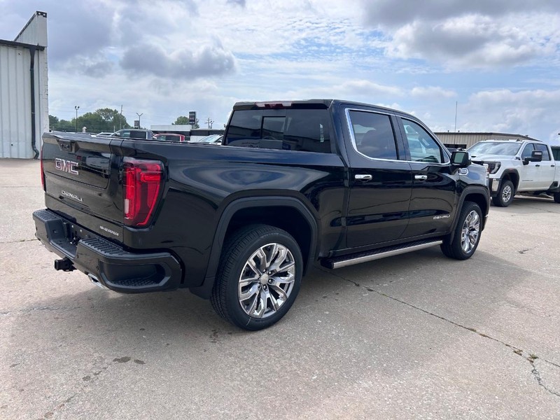 GMC Sierra 1500 Vehicle Full-screen Gallery Image 3