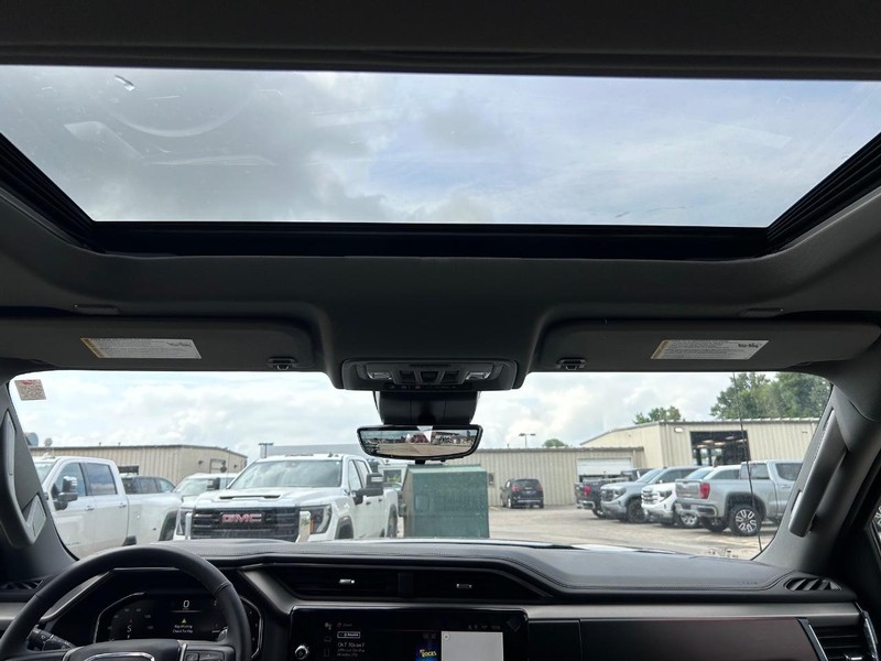 GMC Sierra 1500 Vehicle Full-screen Gallery Image 8