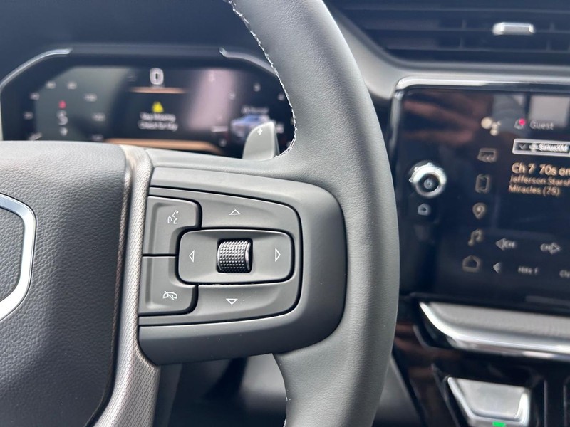 GMC Sierra 1500 Vehicle Full-screen Gallery Image 12