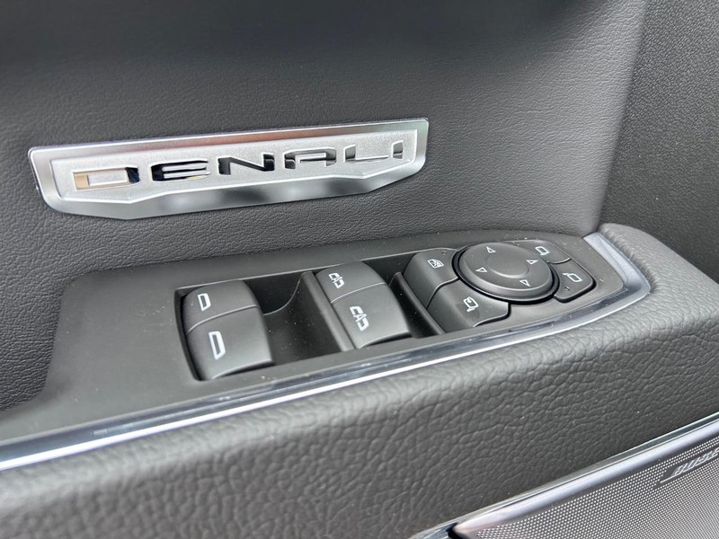 GMC Sierra 1500 Vehicle Full-screen Gallery Image 17