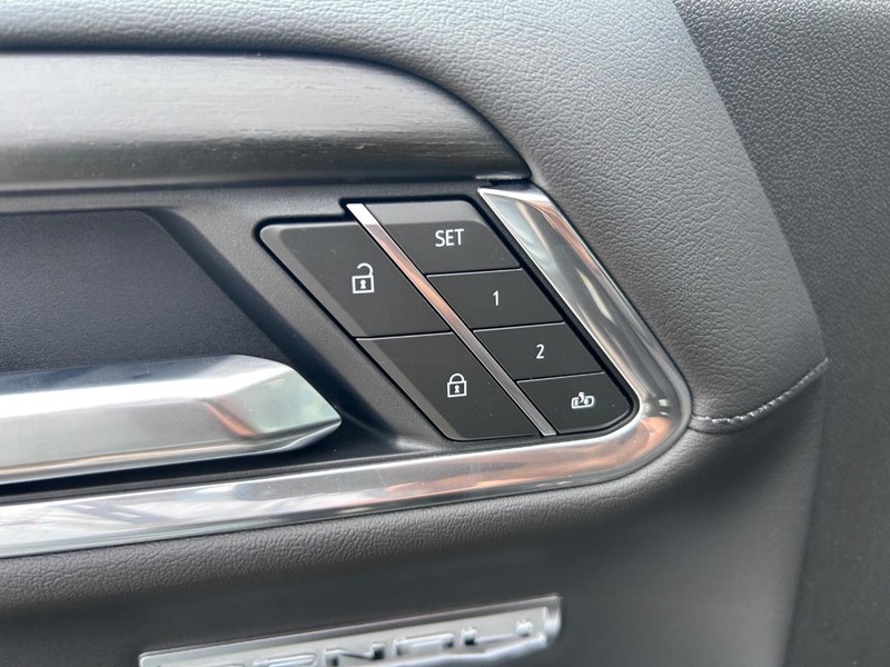 GMC Sierra 1500 Vehicle Full-screen Gallery Image 18