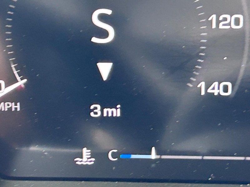 GMC Sierra 1500 Vehicle Full-screen Gallery Image 20