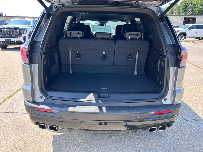 GMC Acadia Vehicle Full-screen Gallery Image 5
