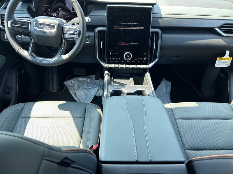 GMC Acadia Vehicle Full-screen Gallery Image 11