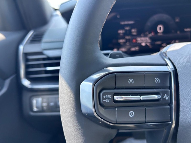 GMC Acadia Vehicle Full-screen Gallery Image 13