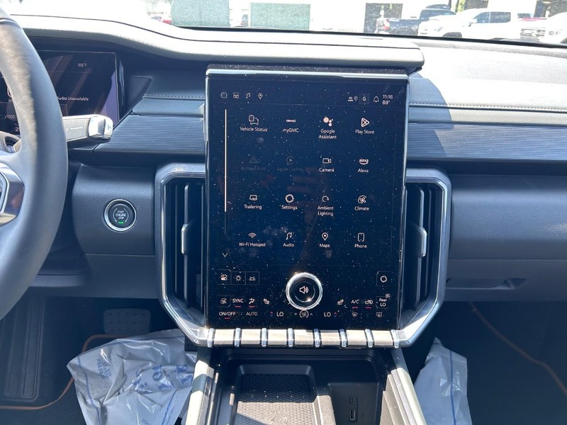 GMC Acadia Vehicle Full-screen Gallery Image 16