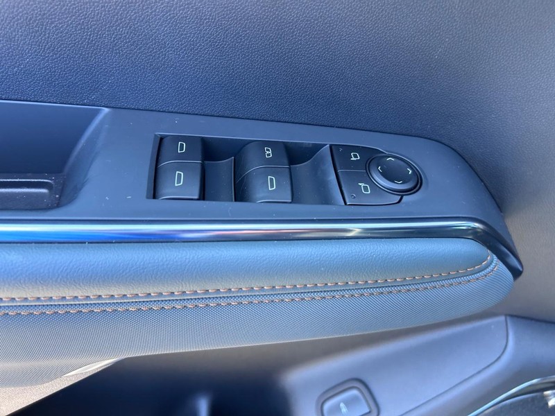 GMC Acadia Vehicle Full-screen Gallery Image 19