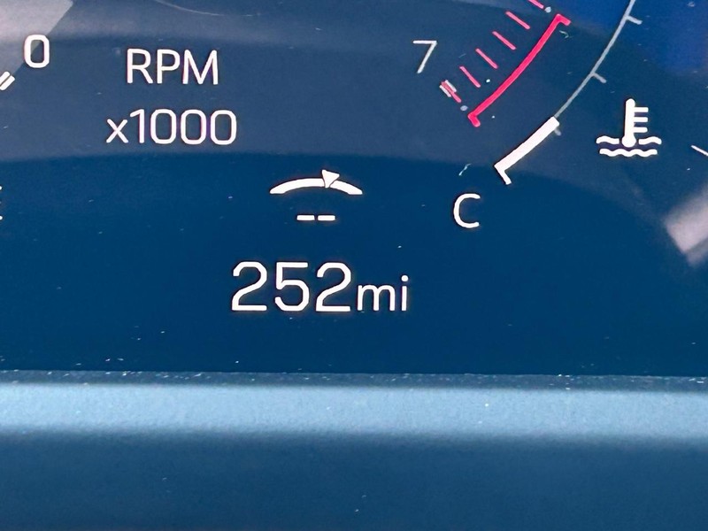 GMC Acadia Vehicle Full-screen Gallery Image 21