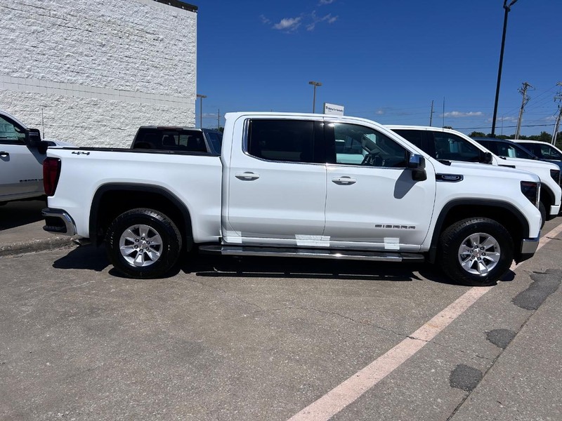 GMC Sierra 1500 Vehicle Full-screen Gallery Image 2