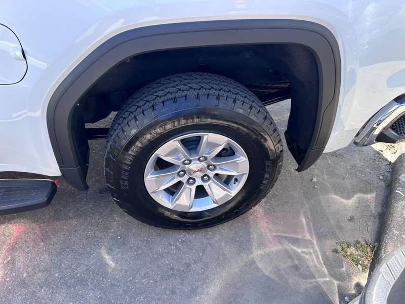 GMC Sierra 1500 Vehicle Full-screen Gallery Image 6