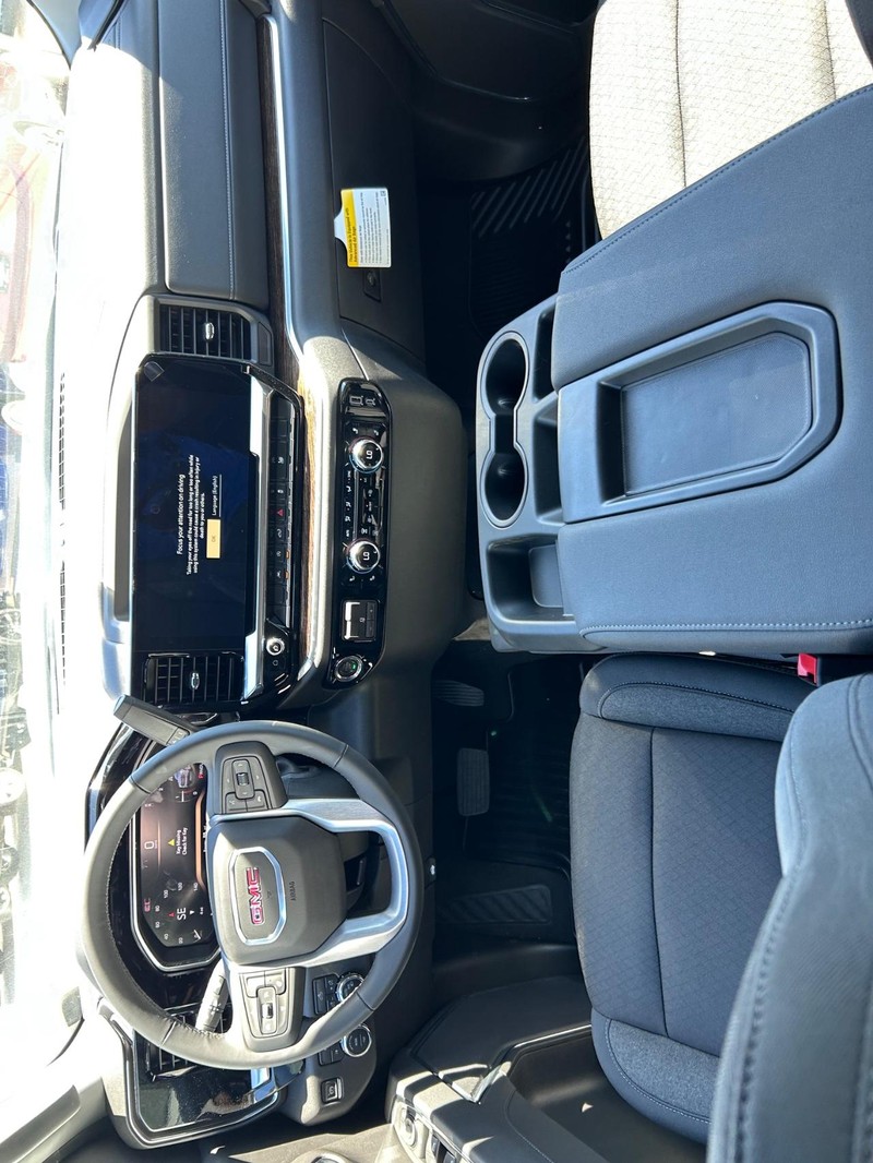 GMC Sierra 1500 Vehicle Full-screen Gallery Image 8