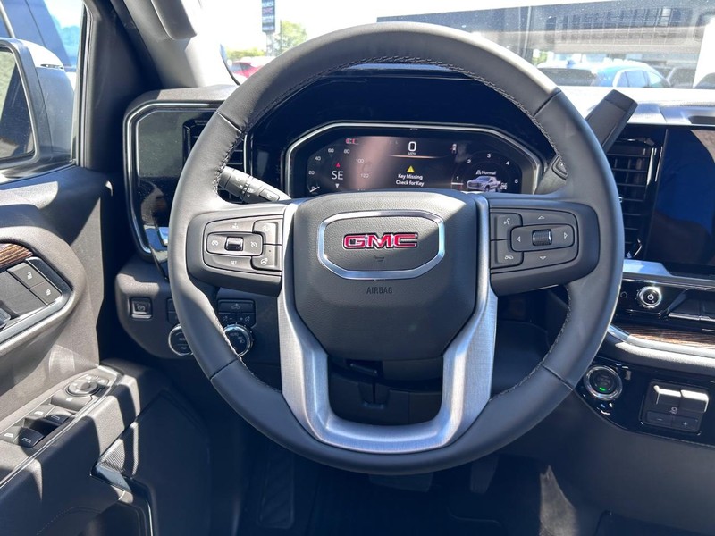 GMC Sierra 1500 Vehicle Full-screen Gallery Image 9