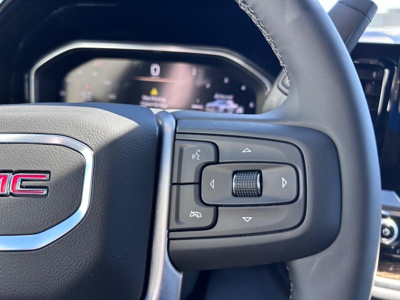 GMC Sierra 1500 Vehicle Full-screen Gallery Image 11