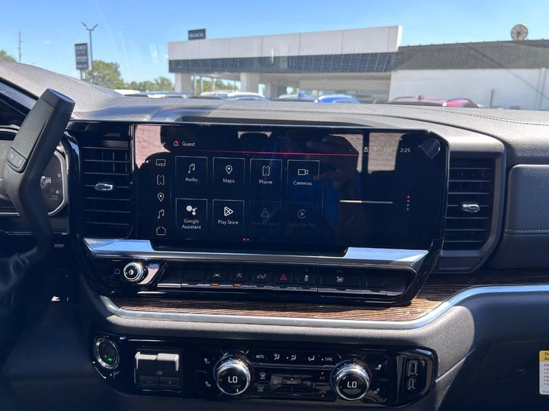 GMC Sierra 1500 Vehicle Full-screen Gallery Image 12