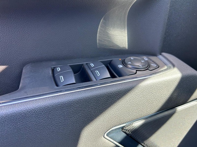 GMC Sierra 1500 Vehicle Full-screen Gallery Image 15