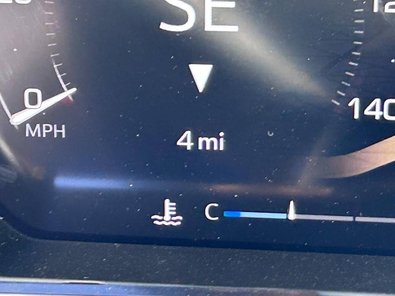 GMC Sierra 1500 Vehicle Full-screen Gallery Image 17