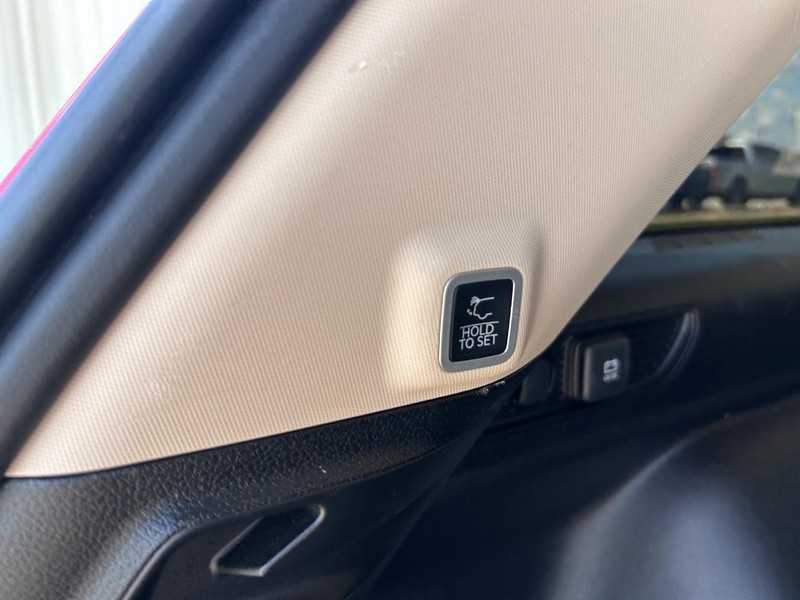 Jeep Grand Cherokee Vehicle Full-screen Gallery Image 6