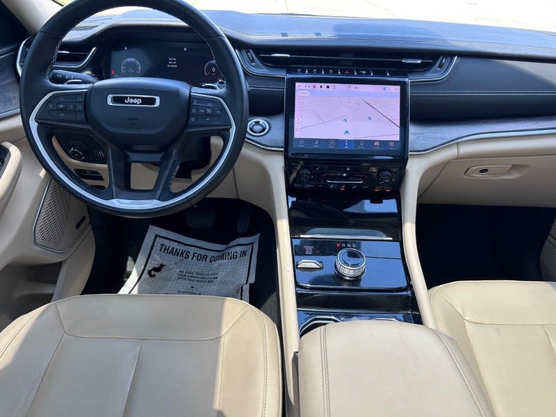 Jeep Grand Cherokee Vehicle Full-screen Gallery Image 10