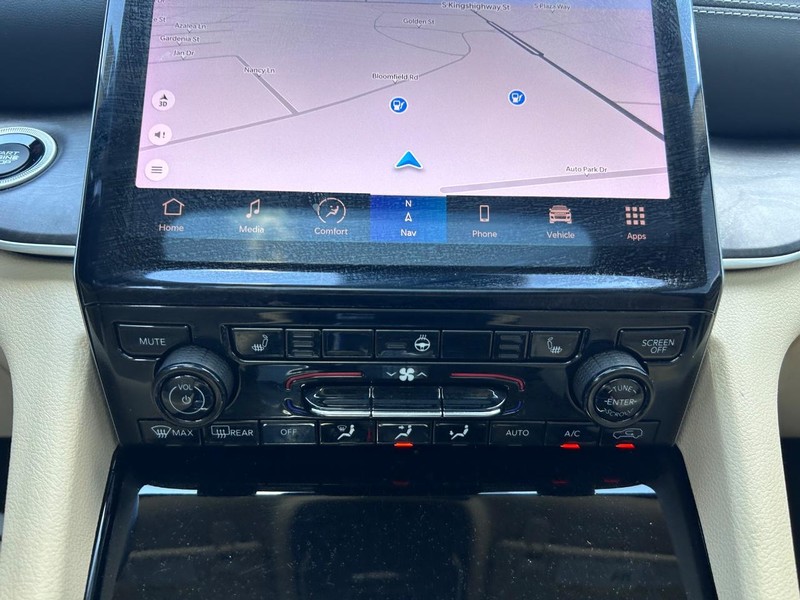 Jeep Grand Cherokee Vehicle Full-screen Gallery Image 15