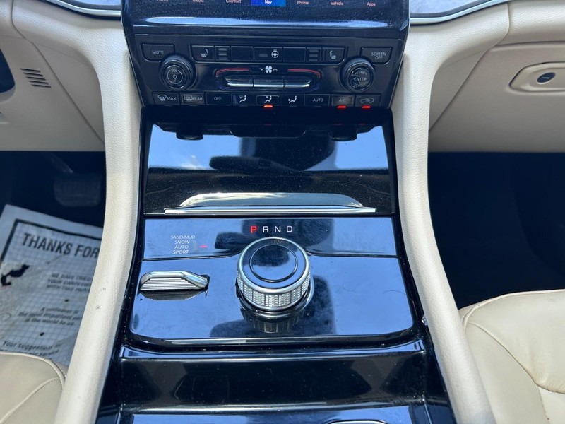 Jeep Grand Cherokee Vehicle Full-screen Gallery Image 16