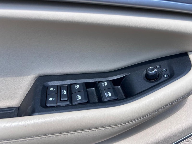 Jeep Grand Cherokee Vehicle Full-screen Gallery Image 18