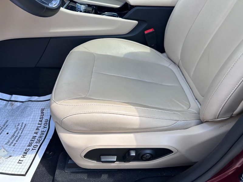 Jeep Grand Cherokee Vehicle Full-screen Gallery Image 20