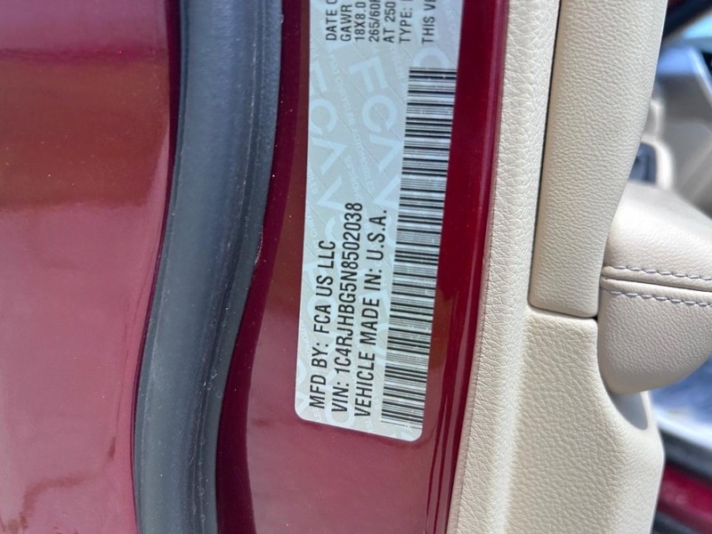 Jeep Grand Cherokee Vehicle Full-screen Gallery Image 23