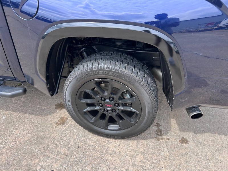 Toyota Tundra 4WD Hybrid Vehicle Full-screen Gallery Image 6